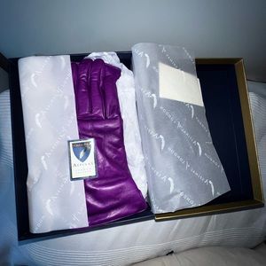 Rich purple leather women winter glove! Never worn!